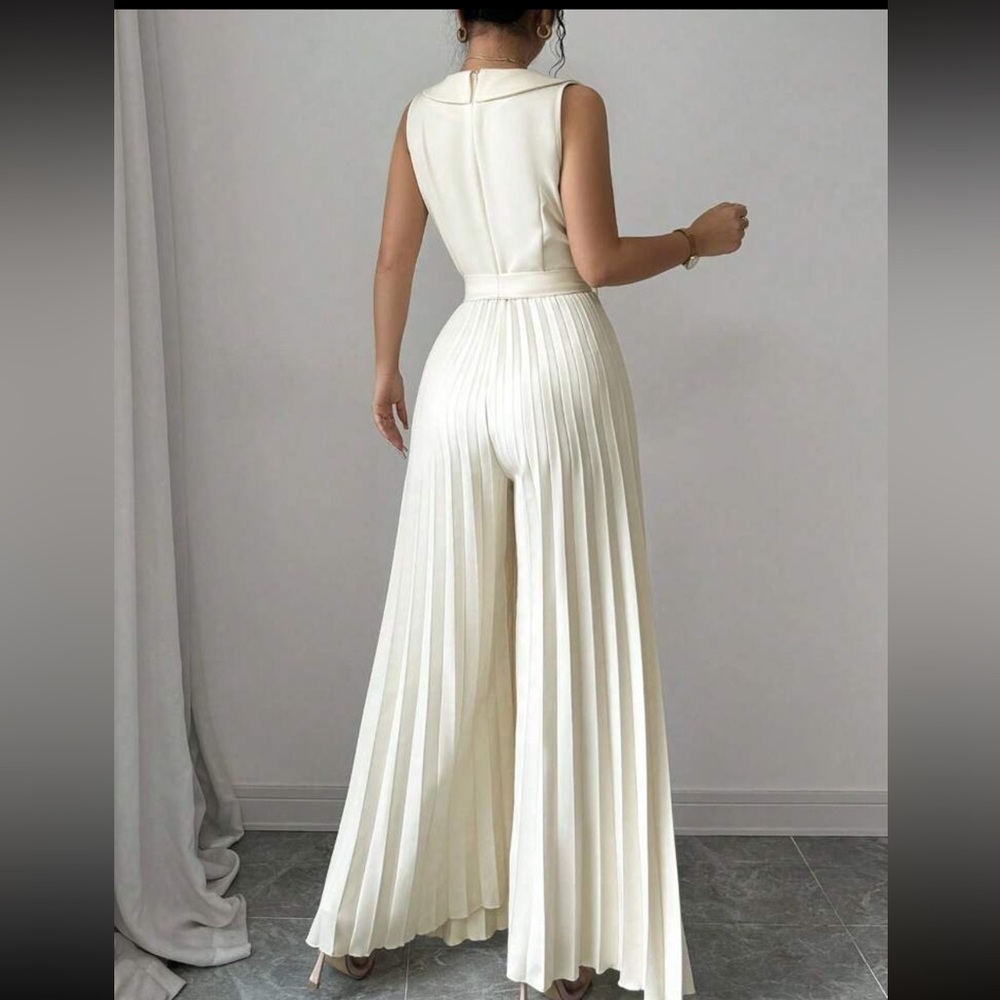 Elegant Cream Sleeveless Jumpsuit - Picture 2 of 4
